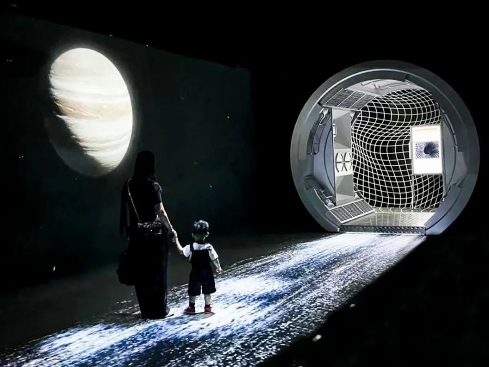  航天藝術展覽帶觀眾探索宇宙